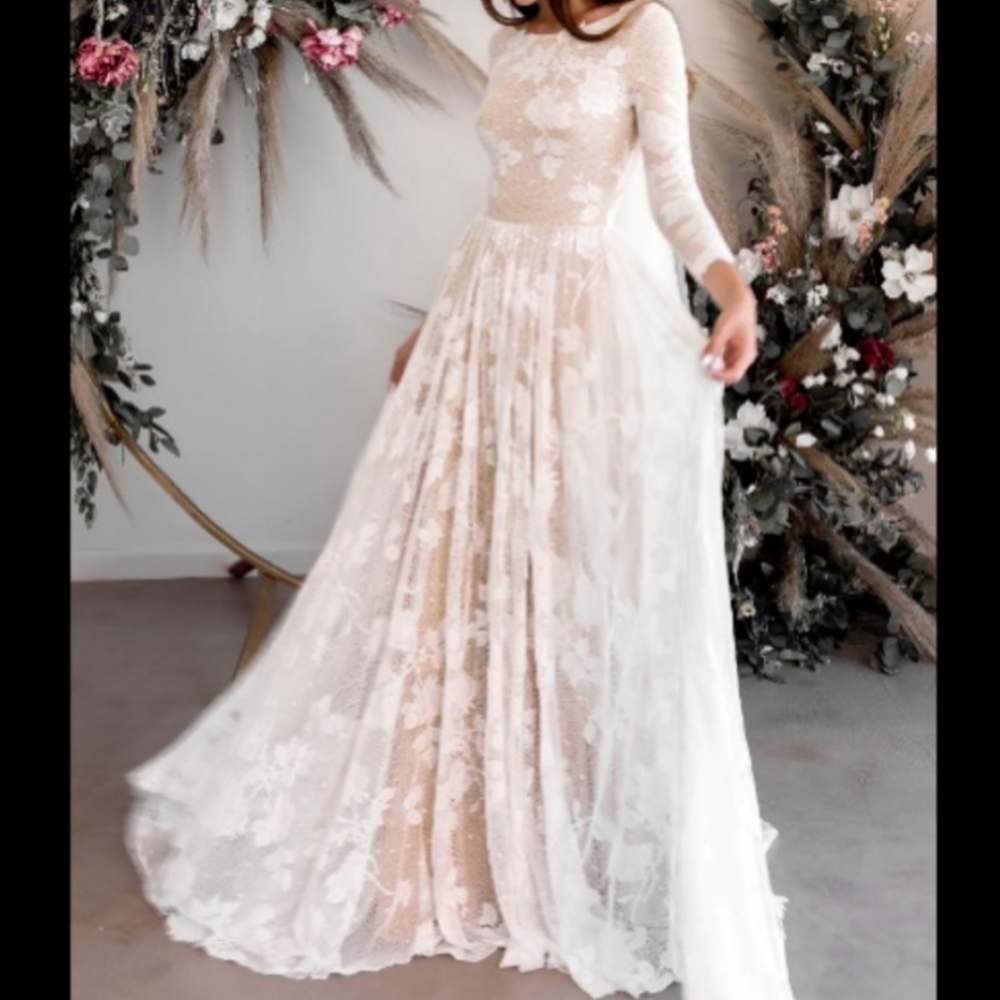 Lace wedding dress